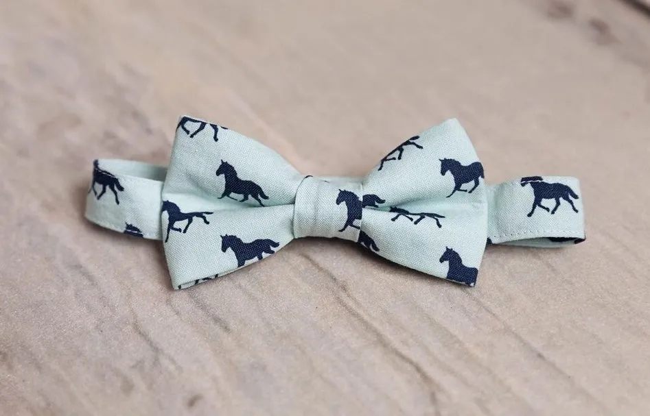 Pink Derby Horses Bow Tie